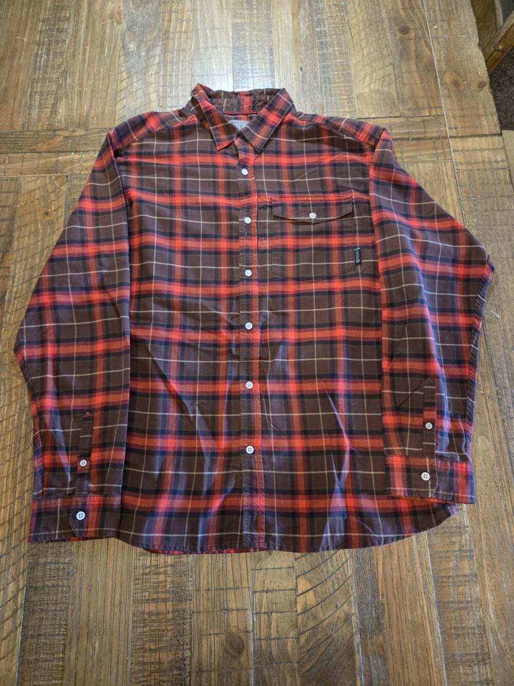 Mountain Hardwear Red Black Plaid Button Up Long Sleeve